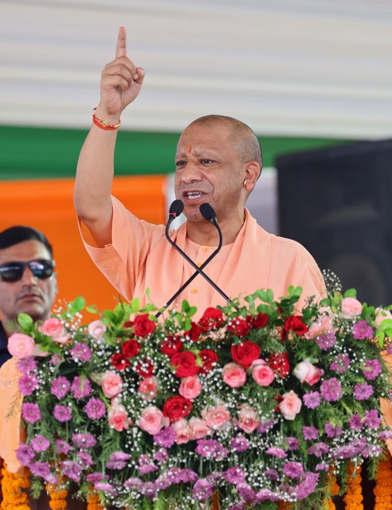 पत्रकारों के सवालों पर गाली-गलौच व हाथापाई पर उतारू हो जाते हैं अखिलेश: सीएम योगी