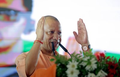 कानून से खिलवाड़ करने वालों की धज्जियां उड़ा देंगे : सीएम योगी