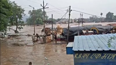 चित्रकूट में 20 साल बाद सबसे भयंकर बाढ़, मंदाकिनी खतरे के निशान से 13 मीटर ऊपर