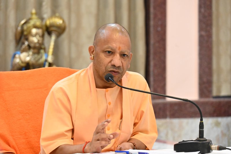 लंबित आवास मामलों के निस्तारण हेतु ‘एकमुश्त समाधान योजना’ लागू करें: मुख्यमंत्री योगी