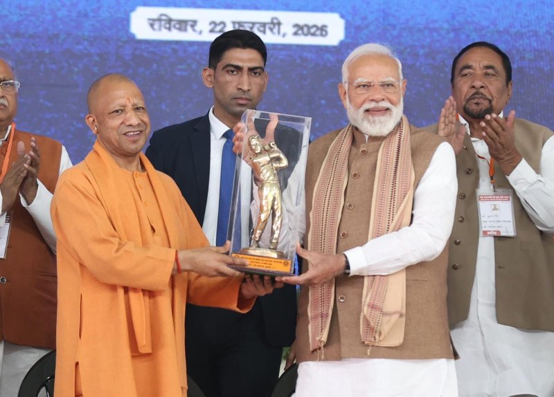 योगी जी के नेतृत्व में यूपी बन रहा मैन्युफैक्चरिंग हब: पीएम मोदी