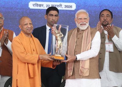 योगी जी के नेतृत्व में यूपी बन रहा मैन्युफैक्चरिंग हब: पीएम मोदी