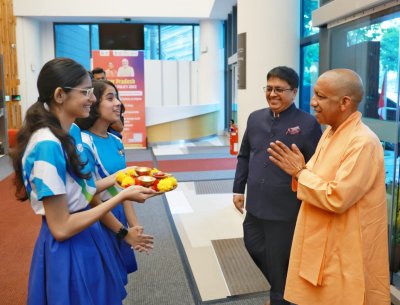 सिंगापुर में भारतीय समुदाय से मुख्यमंत्री योगी आदित्यनाथ ने किया संवाद