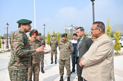 सैनिक कल्याण मंत्री गणेश जोशी से मिले मध्य कमान के आर्मी कमाण्डर, सैन्यधाम का किया संयुक्त निरीक्षण