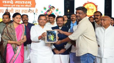 ताज महोत्सव 2026 का समापन, पर्यटन मंत्री ने कलाकारों को किया सम्मानित; मेला दो दिन और बढ़ाया