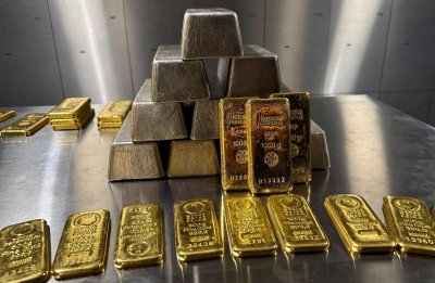 Gold and Silver Futures Soar to Record Highs as Global Uncertainty Drives Safe-Haven Rush