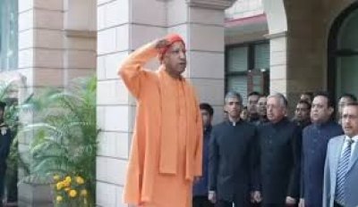 लखनऊ में गणतंत्र का उत्सव, सीएम योगी ने फहराया तिरंगा, संविधान और स्वतंत्रता सेनानियों को किया नमन