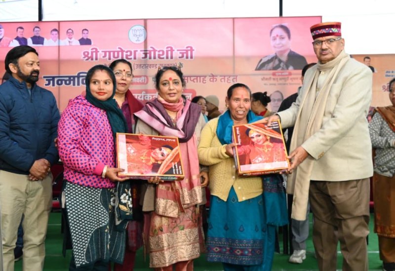 सेवा सप्ताह में आंगनबाड़ी कार्यकत्रियों का सम्मान, गणेश जोशी बोले—राष्ट्र निर्माण की आधारशिला हैं आंगनबाड़ी