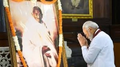 महात्मा गांधी की 78वीं पुण्यतिथि: पीएम मोदी ने किया बापू को नमन, अहिंसा के विचारों को किया याद