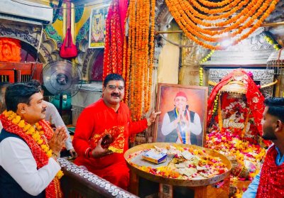 खुद को देवी-देवताओं के समकक्ष समझते हैं अखिलेश यादव -डॉ. निर्मल