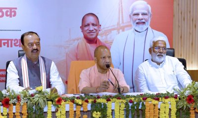 सीएम योगी ने प्रयागराज मंडल में प्रस्तावित 3194 कार्यों को दी स्वीकृति, चल रहे कार्यों की प्रगति की समीक्षा की