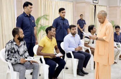 नर सेवा को नारायण सेवा मानकर 25 करोड़ प्रदेशवासियों के हित के लिए कार्य कर रही सरकारः मुख्यमंत्री