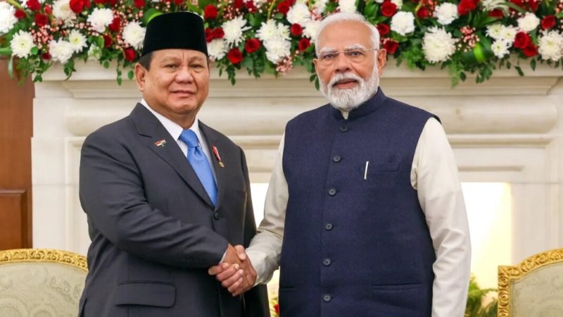प्रधानमंत्री मोदी इंडोनेशिया में, राष्ट्रपति प्रबोवो सुबियांतो ने किया स्वागत