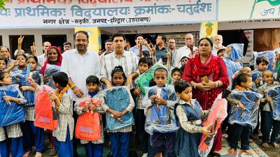 रुड़की के सरकारी स्कूलों में बच्चों को मिले बैग और पाठ्य सामग्री, प्रदीप बत्रा बोले- शिक्षा सबसे बड़ा सशक्तिकरण