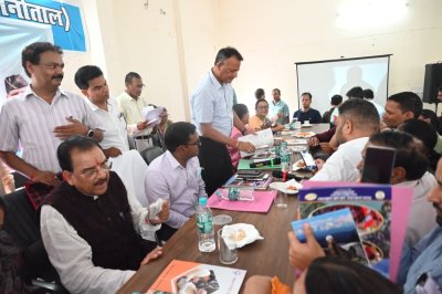 धामी सरकार का ‘सेवा सुशासन और समर्पण पखवाड़ा’ बना जनसंपर्क का बड़ा अभियान, 6 दिन में 64 हजार से अधिक लोगों ने लिया हिस्सा