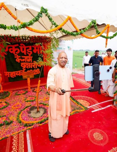 पौधरोपण महाभियान धरती माता के प्रति कृतज्ञता ज्ञापित करने का महायज्ञ: सीएम योगी
