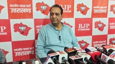 डबल स्टैंडर्ड\' पर चमोली का कांग्रेस पर हमला