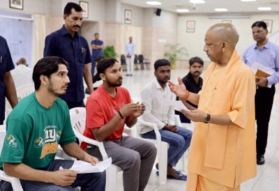 मेहनत से खेलिए, पदक जीतिए और सरकारी नौकरी में प्राथमिकता लीजिएः मुख्यमंत्री योगी