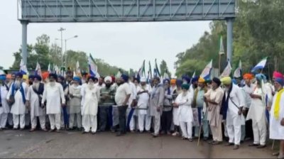 दिल्ली कूच से पहले किसानों को सीमाओं पर रोका, कई जगह सुरक्षा बढ़ाई गई