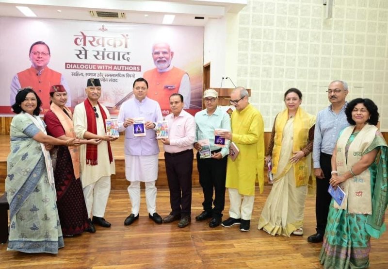 मुख्यमंत्री धामी ने लेखकों-साहित्यकारों से किया संवाद, बोले- उत्तराखंड के विकास में साहित्य की अहम भूमिका