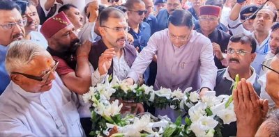 पूर्व कैबिनेट मंत्री हीरा सिंह बिष्ट को मुख्यमंत्री धामी ने दी श्रद्धांजलि
