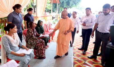 हर व्यक्ति की समस्या का समाधान सरकार की प्राथमिकता : मुख्यमंत्री योगी