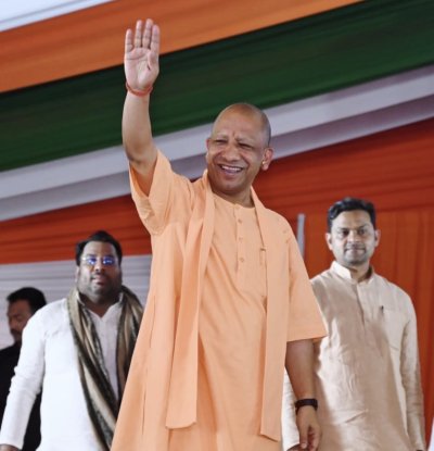 100 के मुकाबले सिर्फ 1: दो महीने में योगी आदित्यनाथ ने नाप डाली 18 मंडलों की 100 विधानसभा सीटें