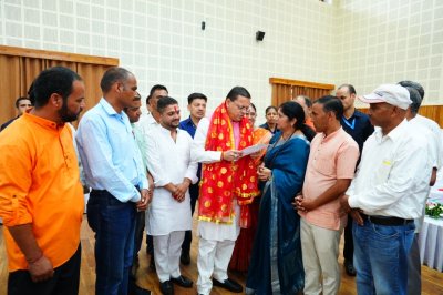 मुख्यमंत्री धामी ने कैंप कार्यालय में सुनीं जन समस्याएं, अधिकारियों को त्वरित समाधान के दिए निर्देश
