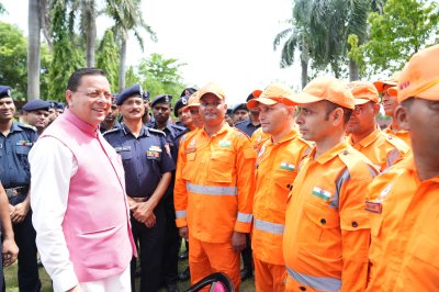 मुख्यमंत्री धामी ने गदरपुर स्थित एनडीआरएफ बटालियन का किया दौरा, आपदा प्रबंधन तैयारियों की ली जानकारी