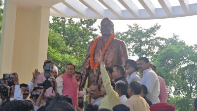 रुद्रपुर में मुख्यमंत्री धामी ने शहीद ऊधम सिंह की 9 फीट ऊंची कांस्य प्रतिमा का किया अनावरण, पार्किंग परियोजनाओं की भी दी सौगात
