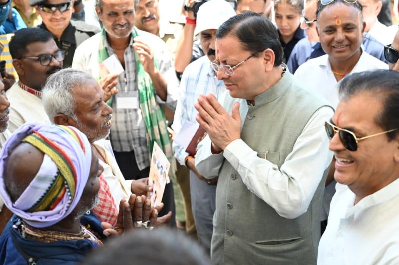 चारधाम यात्रा पर धामी की नजर, ट्रांजिट कैंप में किया औचक निरीक्षण