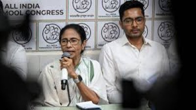 ममता बनर्जी का टीएमसी को टूटने से बचाने के लिए संगठन में करेंगी  फेरबदल