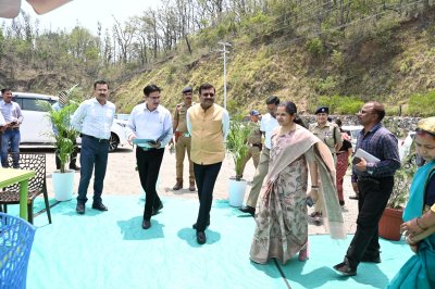 उत्तराखंड : मुख्य सचिव ने किया बजरंग सेतु और हिलान्स भोजनालय का निरीक्षण