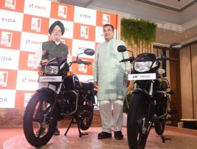 Gadkari Launches India’s First Flex-Fuel Motorcycles