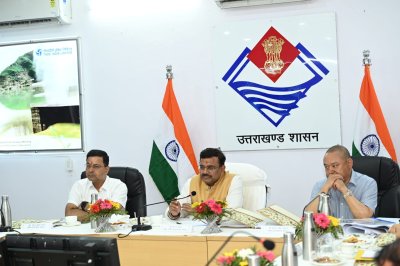 उत्तराखंड : मुख्य सचिव आनंद बर्द्धन ने टिहरी में विकास कार्यों की समीक्षा की, परियोजनाओं को समयबद्ध पूरा करने के दिए निर्देश