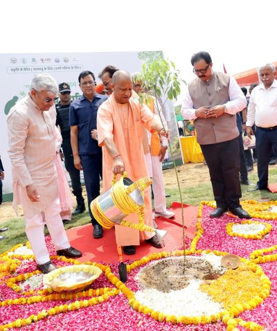 पर्यावरण दिवस पर यूपी ने पूरा किया 5 करोड़ पौधे लगाने का लक्ष्य