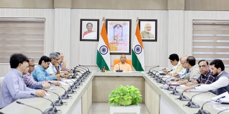 वर्ष 2030 तक 2 गीगावाट अतिरिक्त डेटा सेंटर क्षमता विकसित करने का लक्ष्य लेकर काम करें: मुख्यमंत्री योगी
