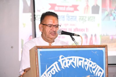 किसान वैज्ञानिक एवं प्राकृतिक खेती अपनायें: जोशी