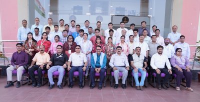 प्रशिक्षु अधिकारियों ने यूपीएसआईएफएस जाकर समझीं बारीकियां