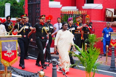 देश की सीमाओं के प्रहरी ही नहीं, 140 करोड़ भारतीयों के विश्वास के रक्षक हैं सैन्य अधिकारी: राष्ट्रपति मुर्मू