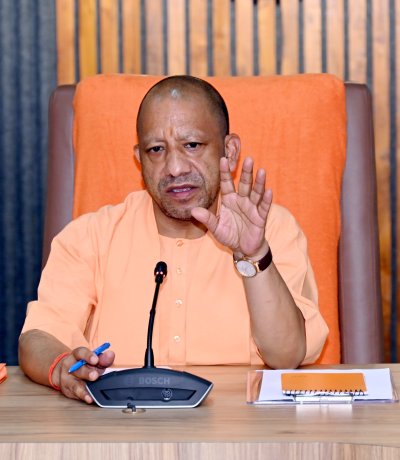 निर्माण कार्यों में लाएं तेजी, गुणवत्ता के साथ समय से पूरे हों कामः मुख्यमंत्री योगी