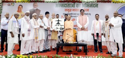 UP News : सीएम योगी का आभार जताने पहली उड़ान से लखनऊ आए जेवर के किसान, बोले- सपना कर दिया साकार