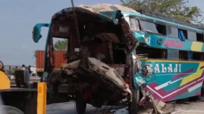 गुजरात: वडोदरा में भीषण सड़क हादसा, 6 की मौत-20 घायल