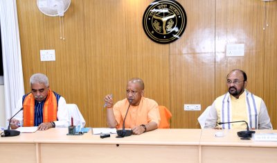 जनप्रतिनिधियों के प्रस्तावों को प्राथमिकता देते हुए शीघ्र तैयार की जाए कार्ययोजना: मुख्यमंत्री योगी
