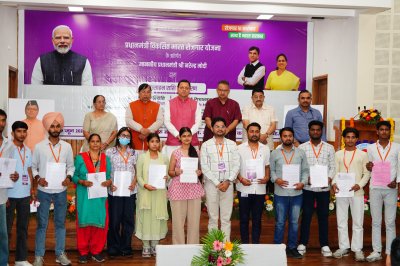 उत्तराखंड के 6 हजार कर्मचारियों को ₹24 करोड़ की सौगात, सीएम धामी बोले- युवा शक्ति ही विकसित भारत की सबसे बड़ी ताकत