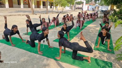 योग दिवस : परिषदीय विद्यालयों में गूंजा \'स्वस्थ जीवन\' का मंत्र, 1.42 करोड़ बच्चों ने किया सामूहिक योगाभ्यास