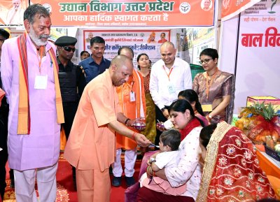 यूपी न्यूज़ : मुख्यमंत्री ने किया बच्चों का अन्नप्राशन