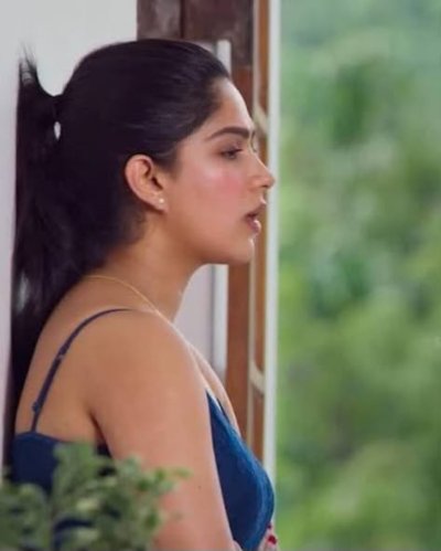 Swasika Gets Emotional as Nooru Saami Receives Overwhelming Audience Love