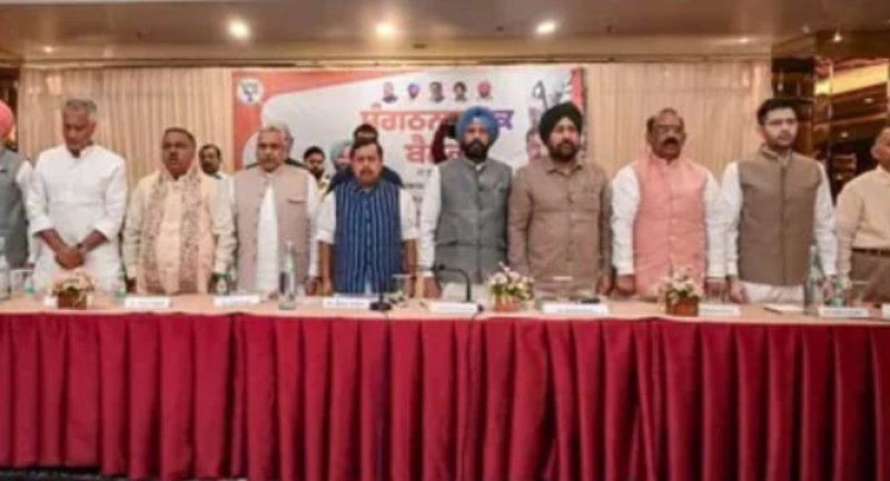 दिल्ली दौरे से बढ़ीं अटकलें, क्या मोदी कैबिनेट में होगा बड़ा बदलाव?