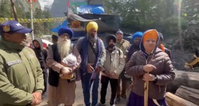 हेमकुंट साहिब यात्रा को लेकर अफवाहों पर श्रद्धालुओं का जवाब, बोले- यात्रा पूरी तरह सुरक्षित, व्यूज के लिए फैलाई जा रही गलत जानकारी